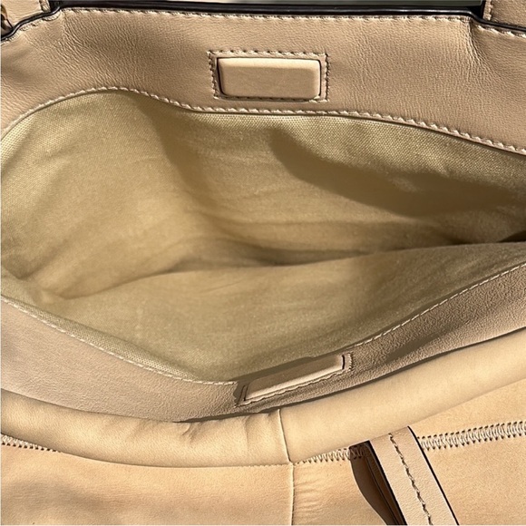 Tory Burch tote crossbody. Landscape design. Great condition. Neutral colors - Picture 5 of 14